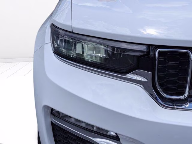 2023 Bright White Clearcoat Jeep Grand Cherokee Limited 4X4 SUV