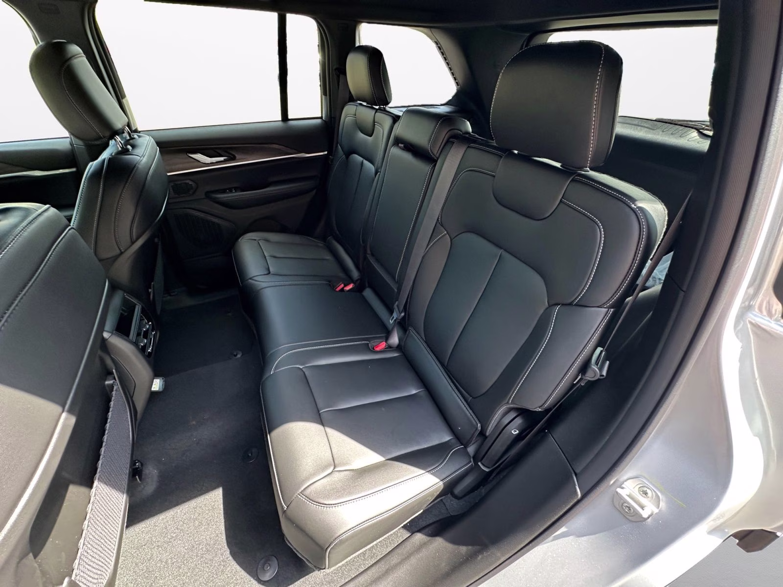 2026 Silver Zynith Jeep Grand Cherokee Limited 4X4 SUV