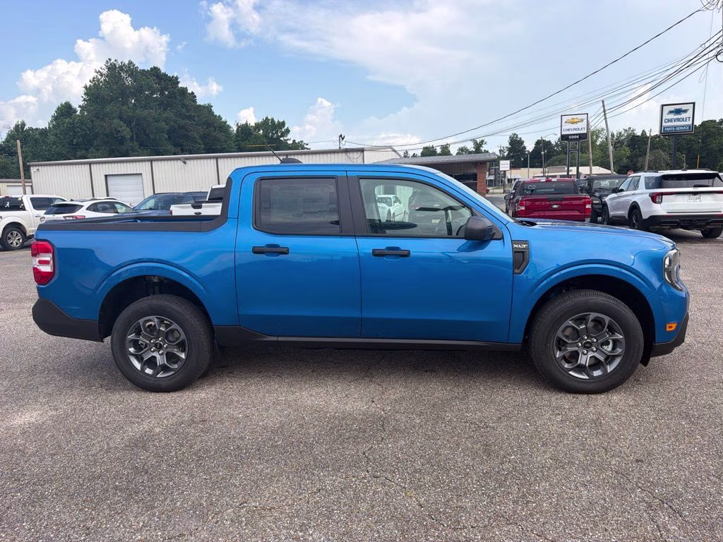 2026 Velocity Blue Ford Maverick XLT FWD Truck