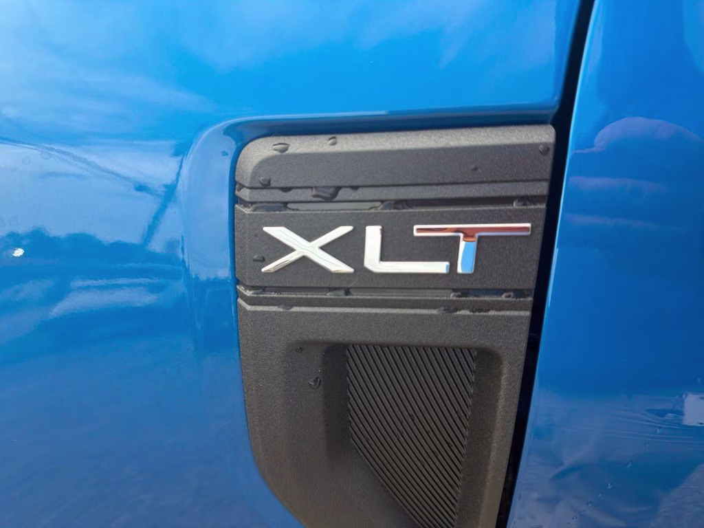 2026 Velocity Blue Ford Maverick XLT FWD Truck