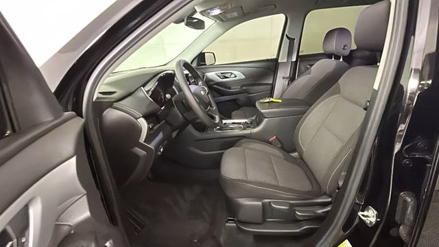 2020 Mosaic Black Metallic Chevrolet Traverse LS FWD SUV