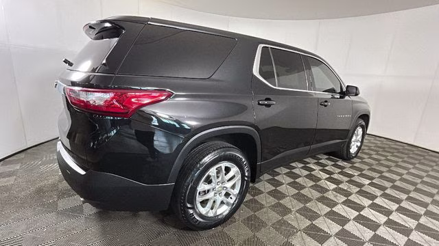 2020 Mosaic Black Metallic Chevrolet Traverse LS FWD SUV