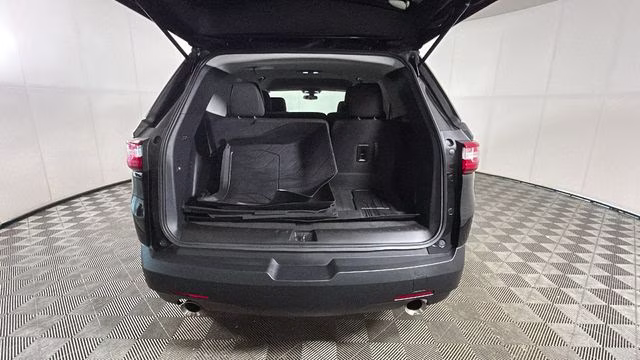 2020 Mosaic Black Metallic Chevrolet Traverse LS FWD SUV