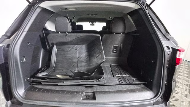2020 Mosaic Black Metallic Chevrolet Traverse LS FWD SUV