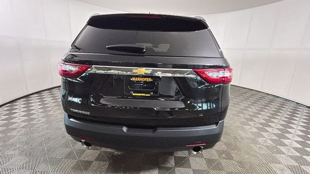 2020 Mosaic Black Metallic Chevrolet Traverse LS FWD SUV