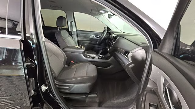 2020 Mosaic Black Metallic Chevrolet Traverse LS FWD SUV