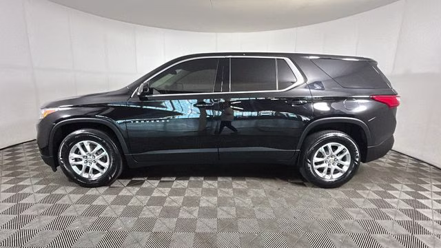 2020 Mosaic Black Metallic Chevrolet Traverse LS FWD SUV