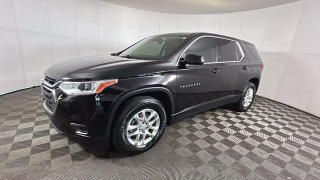 2020 Mosaic Black Metallic Chevrolet Traverse LS FWD SUV
