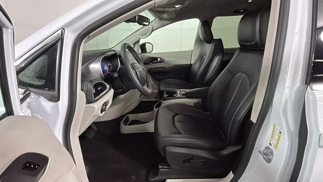 2024 Bright White Clearcoat Chrysler Pacifica Hybrid Select FWD Van