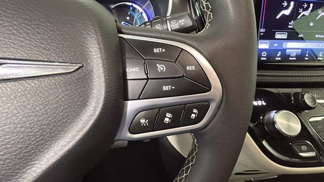 2024 Bright White Clearcoat Chrysler Pacifica Hybrid Select FWD Van