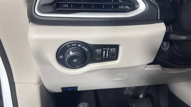 2024 Bright White Clearcoat Chrysler Pacifica Hybrid Select FWD Van