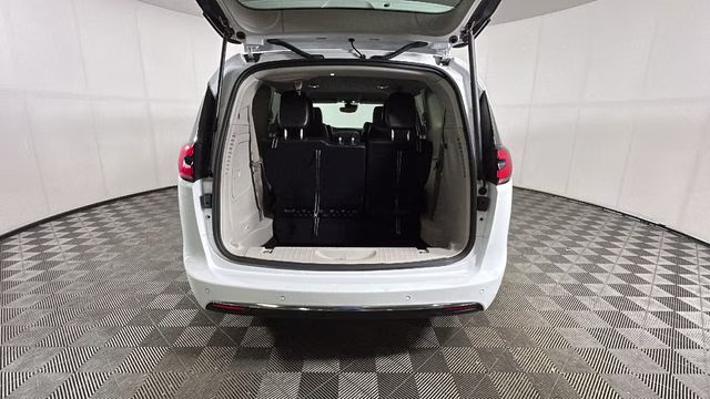 2024 Bright White Clearcoat Chrysler Pacifica Hybrid Select FWD Van