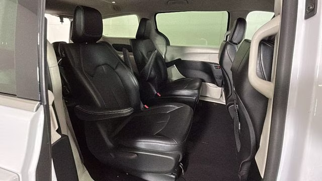 2024 Bright White Clearcoat Chrysler Pacifica Hybrid Select FWD Van