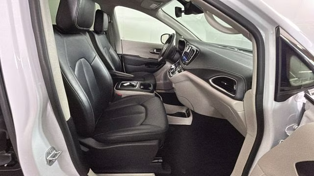 2024 Bright White Clearcoat Chrysler Pacifica Hybrid Select FWD Van