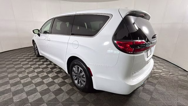 2024 Bright White Clearcoat Chrysler Pacifica Hybrid Select FWD Van