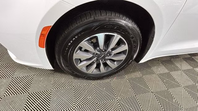 2024 Bright White Clearcoat Chrysler Pacifica Hybrid Select FWD Van
