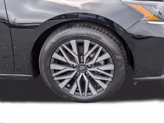 2024 Super Black Clearcoat Nissan Altima 2.5 SV FWD Sedan