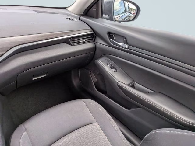 2024 Super Black Clearcoat Nissan Altima 2.5 SV FWD Sedan
