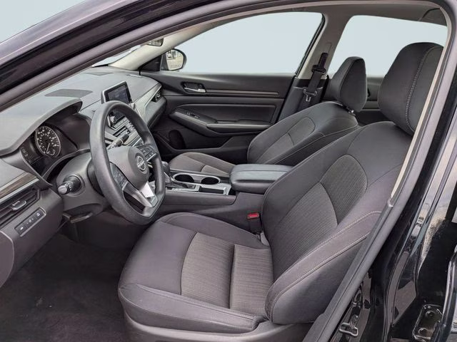 2024 Super Black Clearcoat Nissan Altima 2.5 SV FWD Sedan