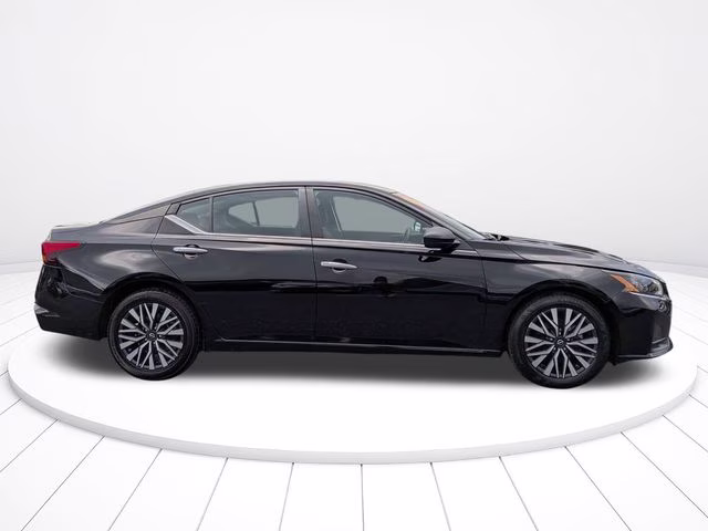 2024 Super Black Clearcoat Nissan Altima 2.5 SV FWD Sedan