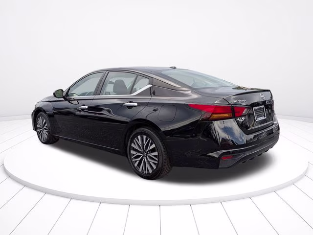 2024 Super Black Clearcoat Nissan Altima 2.5 SV FWD Sedan
