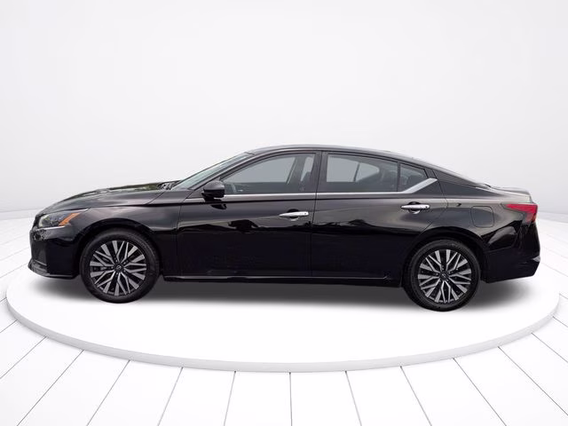2024 Super Black Clearcoat Nissan Altima 2.5 SV FWD Sedan