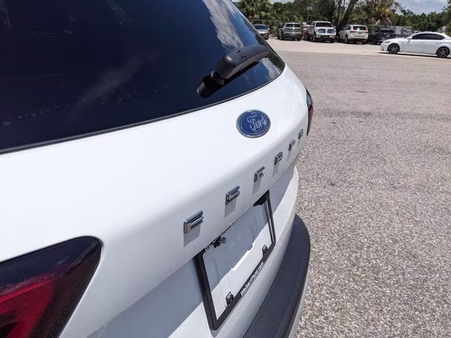 2024 Oxford White Ford Escape Active FWD SUV