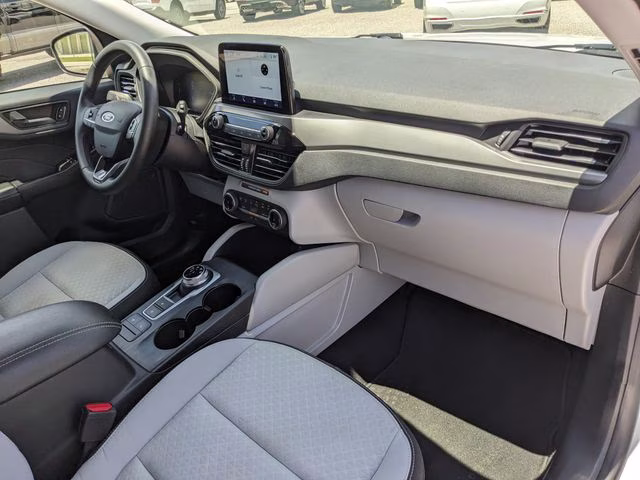 2024 Oxford White Ford Escape Active FWD SUV