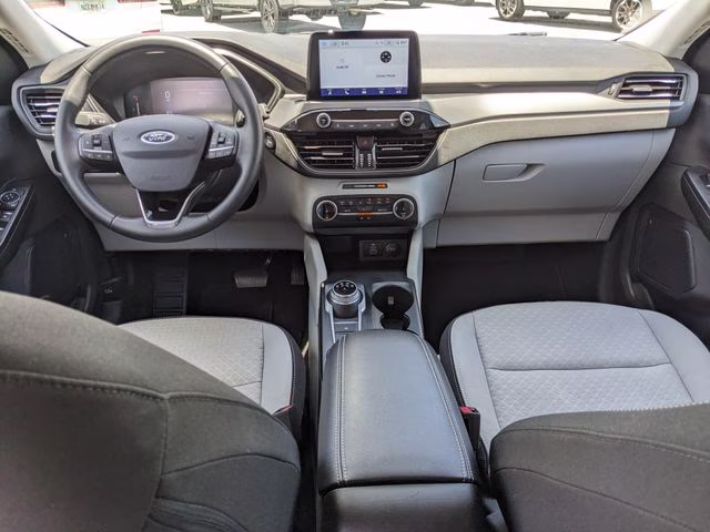 2024 Oxford White Ford Escape Active FWD SUV