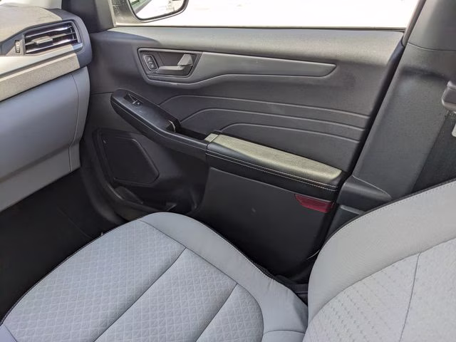 2024 Oxford White Ford Escape Active FWD SUV