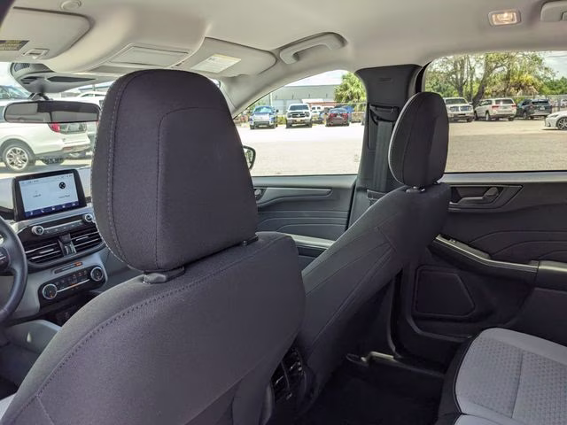 2024 Oxford White Ford Escape Active FWD SUV