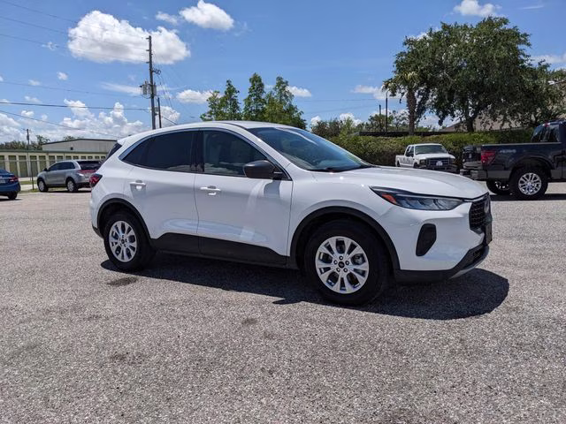 2024 Oxford White Ford Escape Active FWD SUV