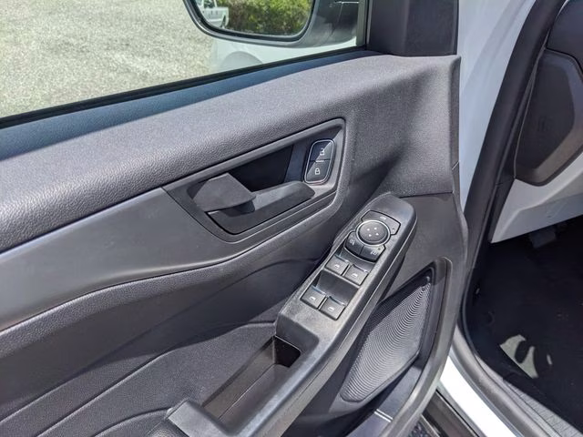 2024 Oxford White Ford Escape Active FWD SUV