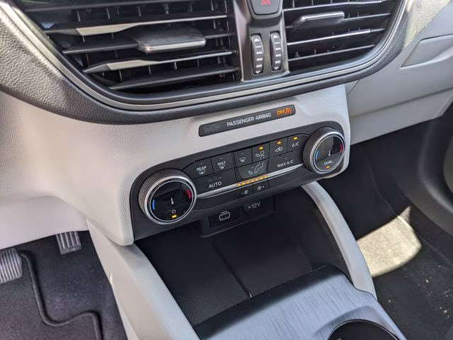 2024 Oxford White Ford Escape Active FWD SUV