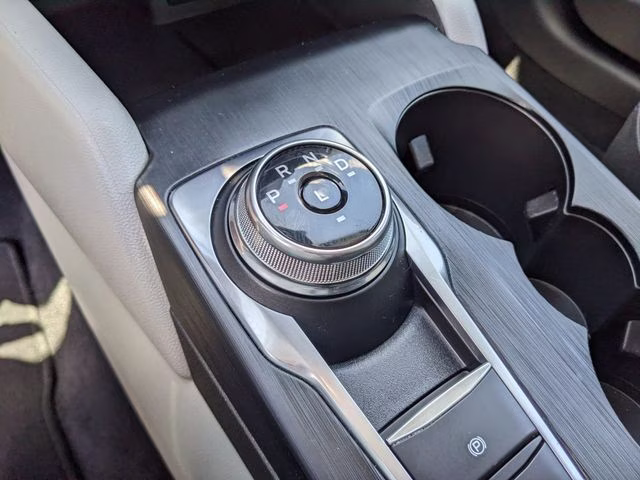 2024 Oxford White Ford Escape Active FWD SUV