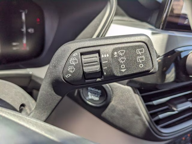 2024 Oxford White Ford Escape Active FWD SUV