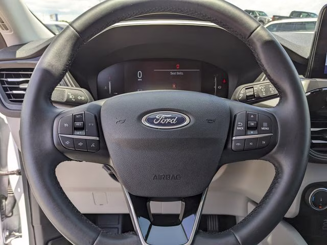 2024 Oxford White Ford Escape Active FWD SUV