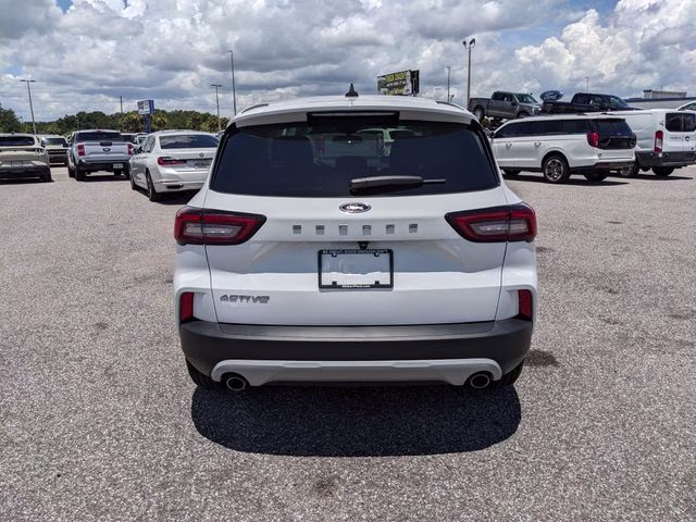 2024 Oxford White Ford Escape Active FWD SUV