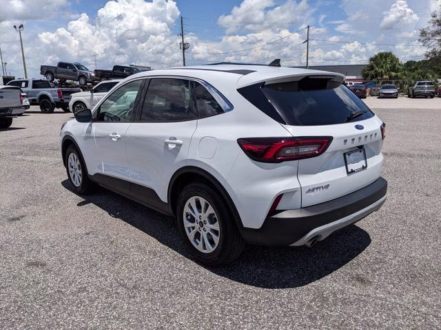 2024 Oxford White Ford Escape Active FWD SUV