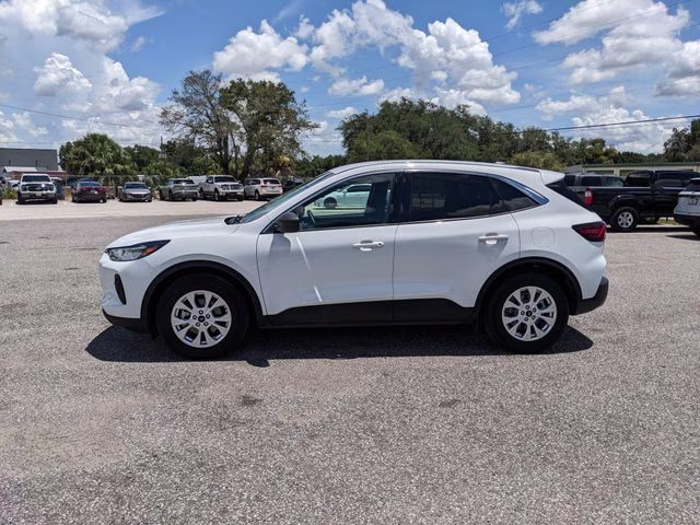 2024 Oxford White Ford Escape Active FWD SUV