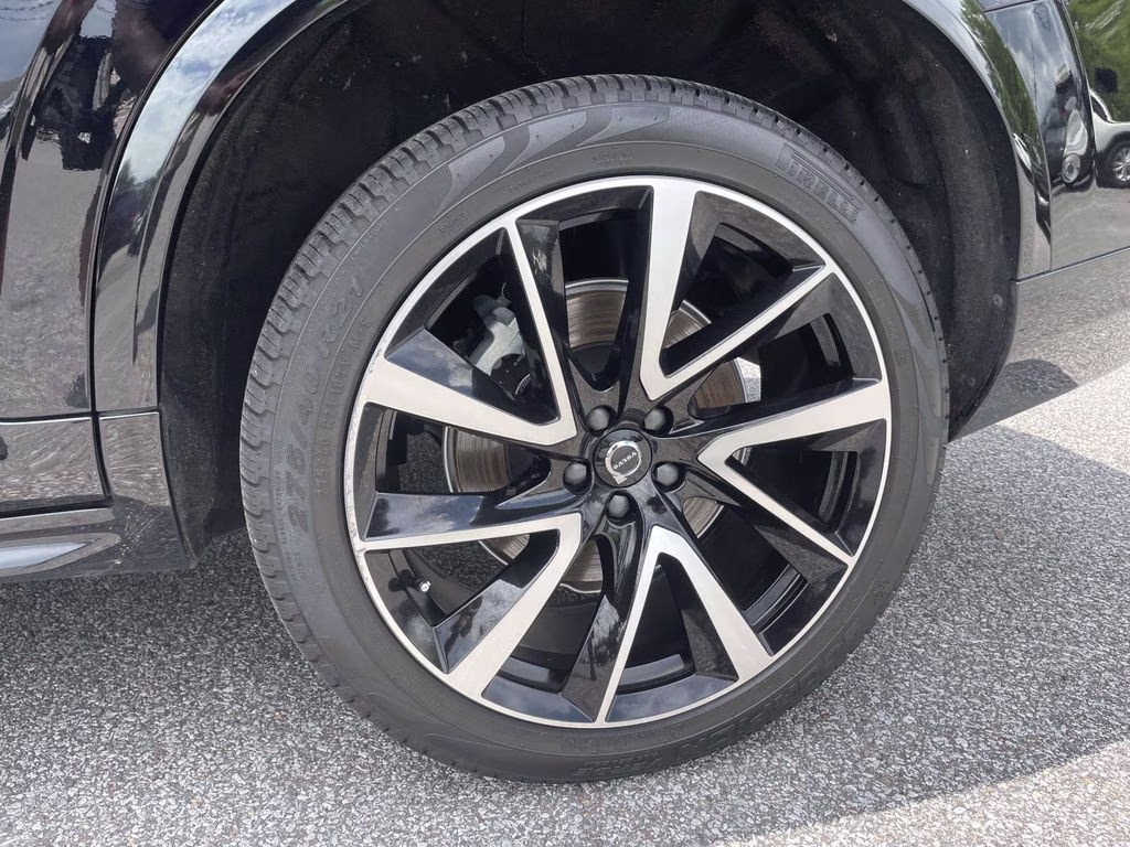2025 Onyx Black Metallic Volvo XC90 B5 Plus AWD SUV