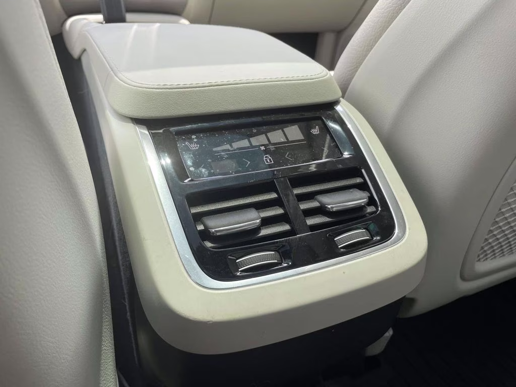 2025 Onyx Black Metallic Volvo XC90 B5 Plus AWD SUV