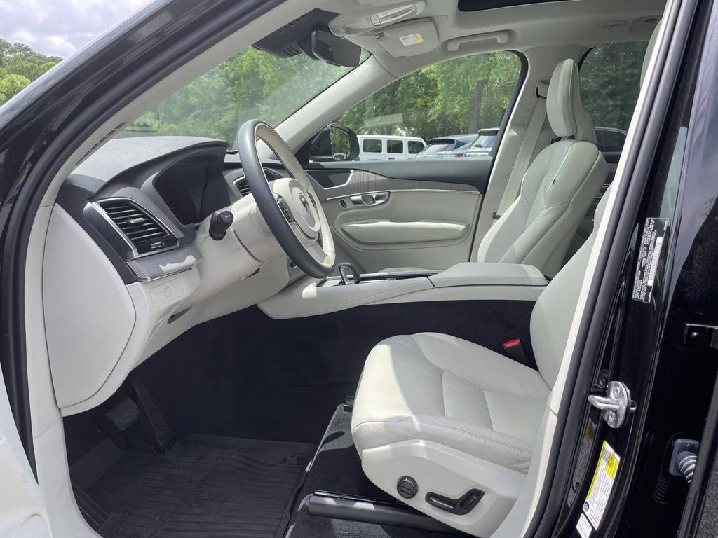 2025 Onyx Black Metallic Volvo XC90 B5 Plus AWD SUV