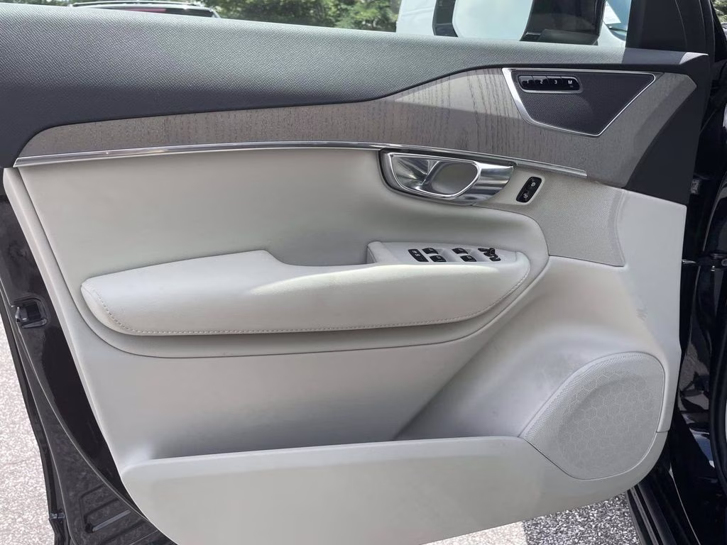 2025 Onyx Black Metallic Volvo XC90 B5 Plus AWD SUV
