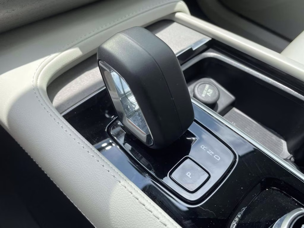 2025 Onyx Black Metallic Volvo XC90 B5 Plus AWD SUV