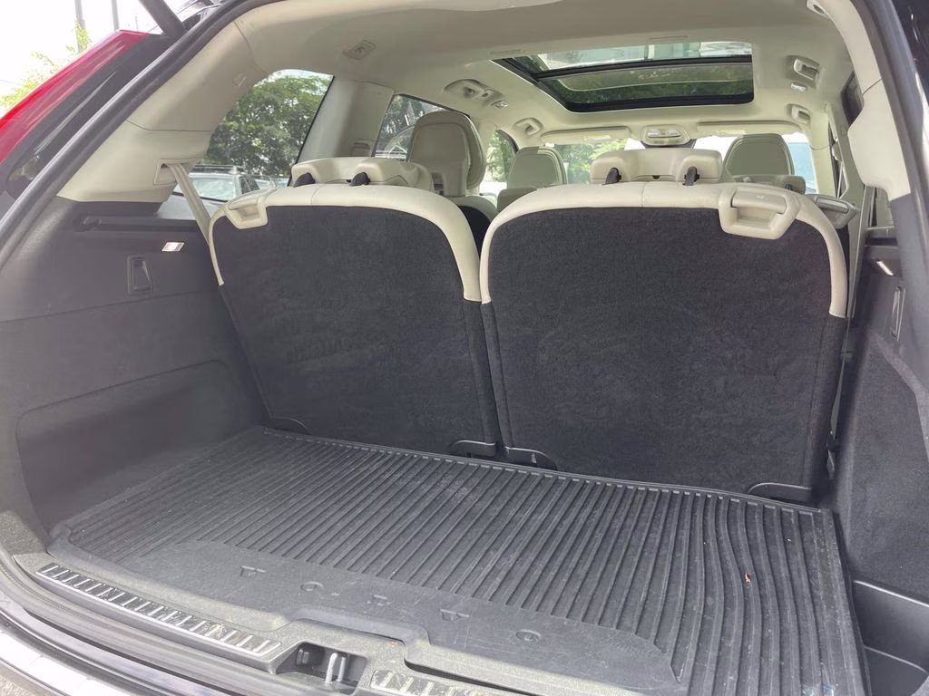 2025 Onyx Black Metallic Volvo XC90 B5 Plus AWD SUV