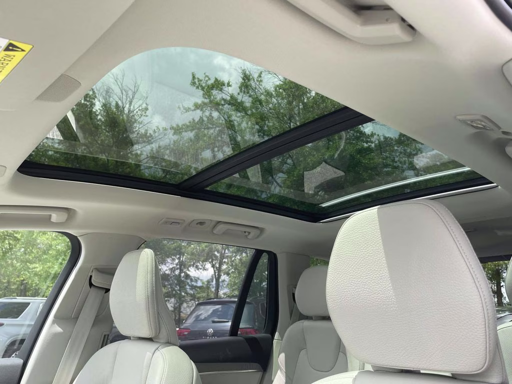 2025 Onyx Black Metallic Volvo XC90 B5 Plus AWD SUV