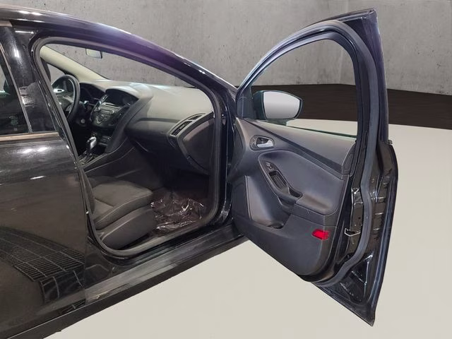 2015 Tuxedo Black Ford Focus SE FWD Sedan