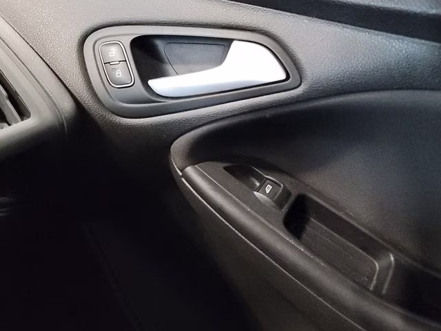 2015 Tuxedo Black Ford Focus SE FWD Sedan