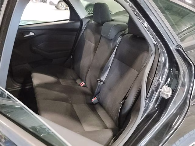 2015 Tuxedo Black Ford Focus SE FWD Sedan
